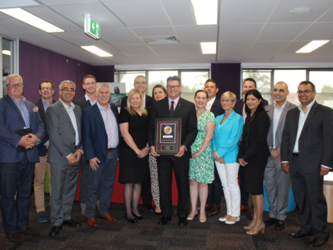 Andy McKay, Ernie Sodano, Steve Clark, Gretchen Cooke, Brie Muston, Julie Curtain, Nevash Pillay, John Strati & Noel D’Souza Back Row Trevor Boal, Tim Forsyth, John Piccinin, Helen Stewart, Dino Georgiou, Ben Kingston