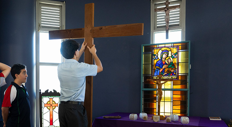 Delany Granville students carrying the cross