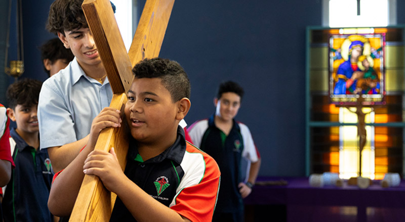 Delany Granville students carrying the cross